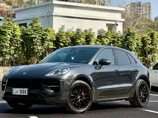 Porsche Macan 2021