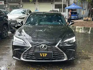 Lexus ES 2026