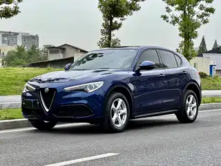 Alfa Romeo Stelvio 2017