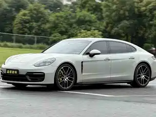 Porsche Panamera 2024