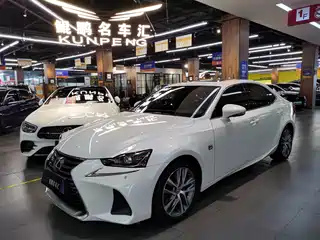 Lexus Lexus IS 2017