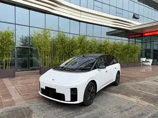 Li Auto Li i8 2025