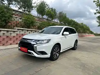Mitsubishi Outlander 2023