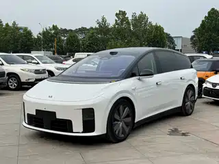 Li Auto Li i8 2025