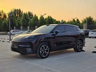 Lynk & Co 08 EM-P 2025