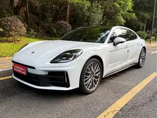 Porsche Panamera 2025