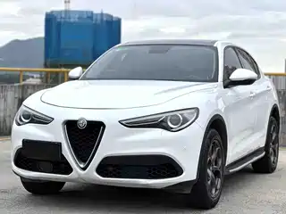 Alfa Romeo Stelvio 2017