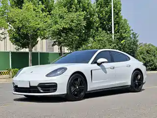 Porsche Panamera 2023