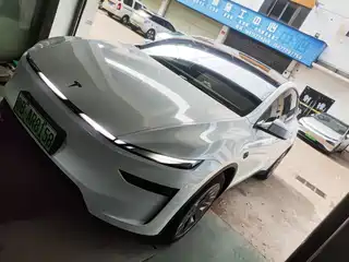 Tesla Model Y L 2025