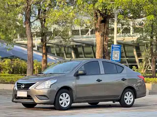 Nissan Sunny 2015