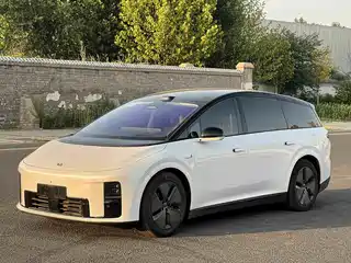 Li Auto Li i8 2025