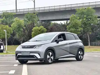 BYD Dolphin 2023