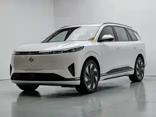 Dongfeng Yipai eπ008 2024