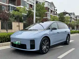 Li Auto Li i8 2025
