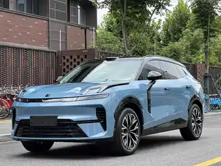 Lynk & Co 08 EM-P 2025