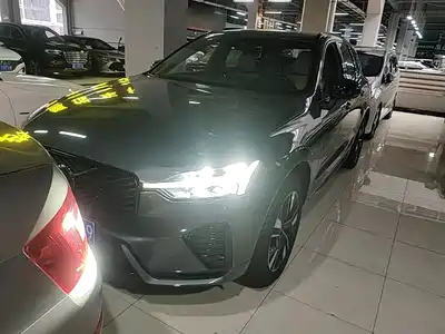 Volvo XC60 2025