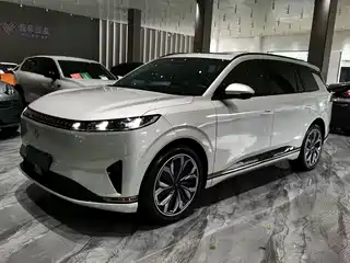 Dongfeng Yipai eπ008 2025