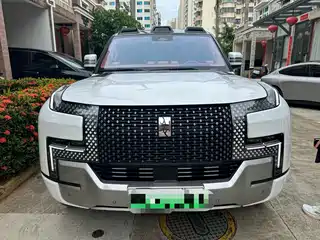Yangwang U8 2023