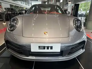 Porsche 911 2025