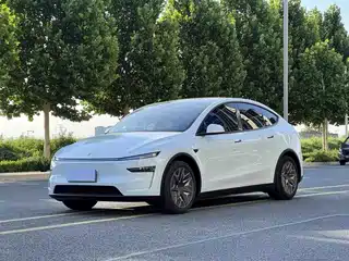 Tesla Model Y L 2025