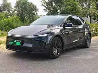 Tesla Model Y 2025