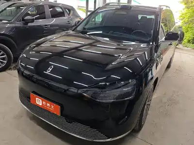 AITO Wenjie M9 2025
