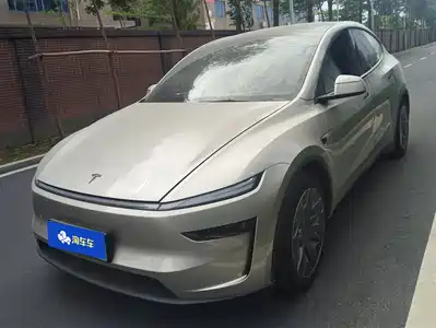 Tesla Model Y L 2025