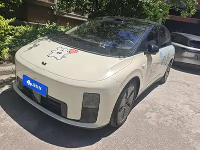 Li Auto Li i8 2025