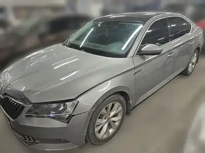Škoda Superb 2015