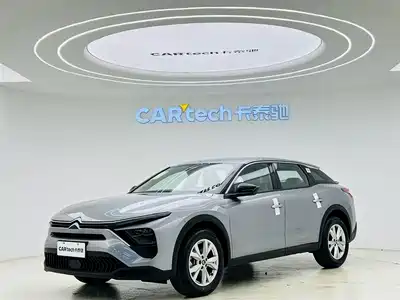 Citroën Versailles C5 X 2025