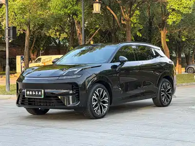 Lynk & Co 08 EM-P 2025