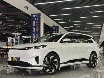 Dongfeng Yipai eπ008 2024