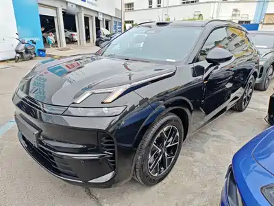 Lynk & Co 08 EM-P 2025