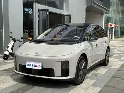 Li Auto Li i8 2025