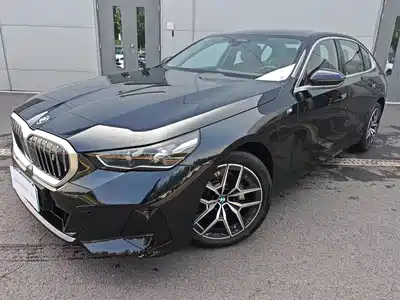 BMW BMW i5 2025