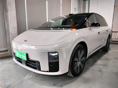 Li Auto Li i8 2025