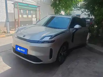 Lynk & Co 08 EM-P 2024