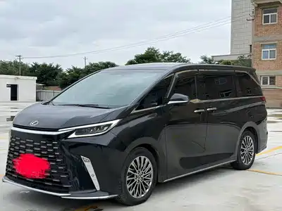 Lexus LM 2025