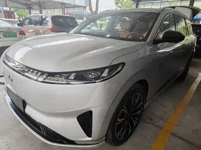 Dongfeng Yipai eπ008 2025
