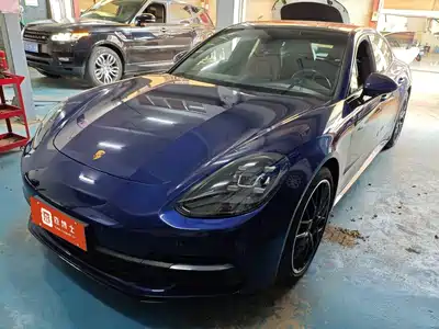 Porsche Panamera 2021