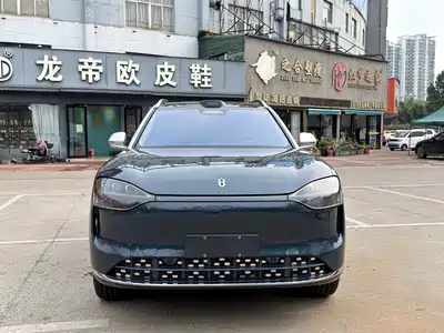 AITO Wenjie M9 2025