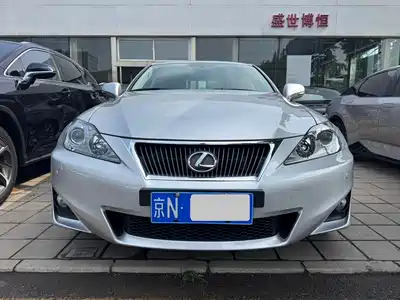 Lexus IS 2011