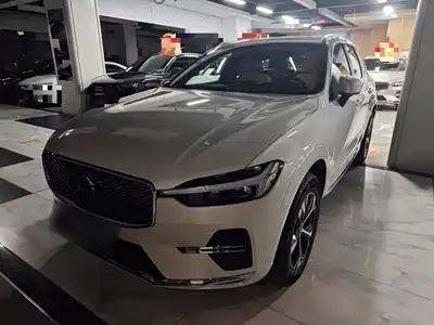 Volvo XC60 2025