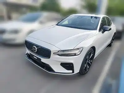 Volvo S60 2025