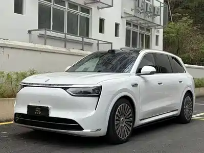 AITO Wenjie M8 2025
