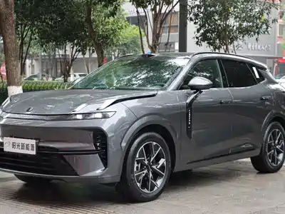 Lynk & Co 08 EM-P 2025