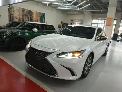 Lexus ES 2019
