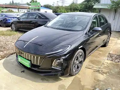 Hongqi E-QM5 2023