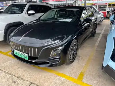 Hongqi E-QM5 2024
