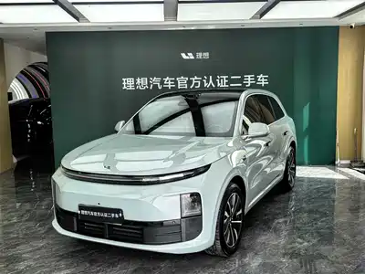 Li Auto L6 2025